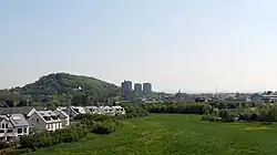 De Lousberg met rechts de vier studentenflats van de RWTH