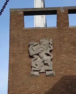 Leeuw met aal van Aalsmeer