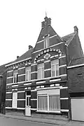 Winkel-woonhuis gedateerd 1903