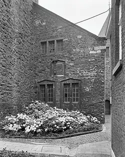 Noordgevel Dubbelkapel (links) en oostgevel zijruimte