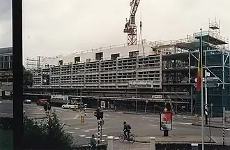 Bouw kantoren op het oostelijk deel van het Kennemerplein omstreeks 1996