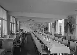 Interieur van het restaurant in 1954