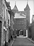 Sint Bernardusstraat met Helpoort, 1917