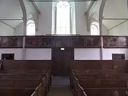 Aanzicht op schilderijen Westzijde