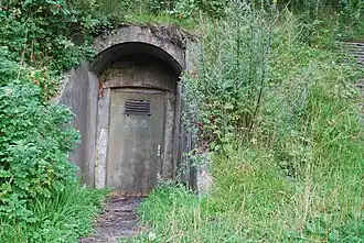 Een ingang van de kelder.