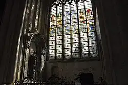 Een glasraam in de abdijkerk