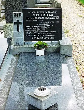 Grafsteen Abel Sanders in Oude Pekela