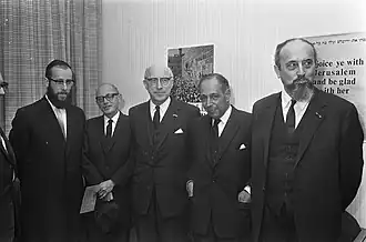 Brodman (links) bij de opening van de Academie voor Jodendom in Amsterdam (1968)