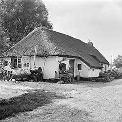 hallenhuisboerderijtje aan de Koningsteeg 1, vroeger ook wel '1/2 cents-huisje' genoemd. Foto uit 1977; in 1990 werd de boerderij herbouwd.