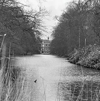 Achteraanzicht, park achter het huis
