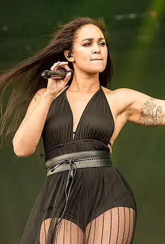 Melissa Bonny tijdens een liveoptreden (2022)