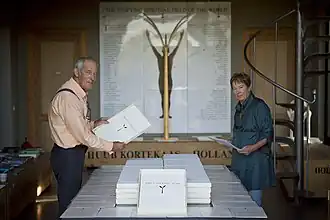 Huub en Adelheid Kortekaas bij model Anima Mundi