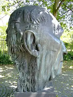 Hubertus von Pilgrim: Konrad Adenauer (1982) – Plastiek voor het voormalig Bundeskanzleramt in Bonn