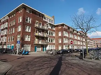 Cornelis Dirkszstraat 1-23, links Admiralengracht (december 2018)