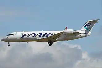 Een Canadair Regional Jet CRJ 200 van Adria Airways