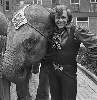 Adriaan met een olifant (1980)
