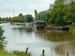 Jachthaventje gezien vanaf de Oude Sluis