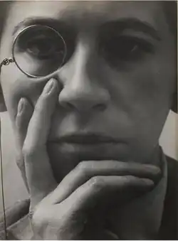Aenne Biermann - Dame mit Monokel, ca. 1928.png