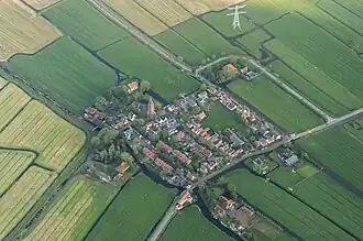 Luchtfoto Zunderdorp 2014 Torenven middenonder herkenbaar aan vier blokken rijtjeswoningen