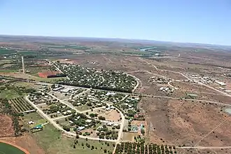 Uitzicht over Orania-Wes (onder), Orania-Oos (midden) en de Oranjerivier (boven).