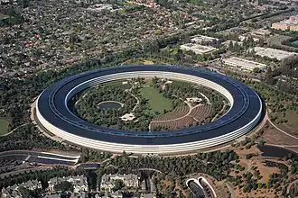 Het hoofdkantoor van Apple Inc., Apple Park in Cupertino (april 2018)