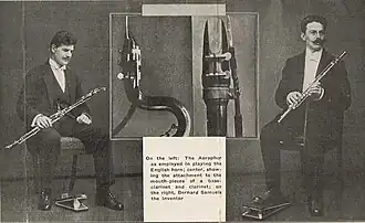 Bernard Samuels (rechts) met zijn uitvinding Aerophor