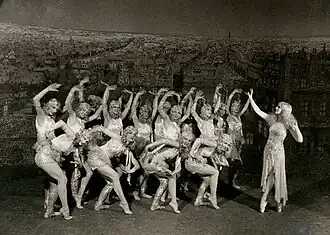 Chorus girls tijdens het lied "Liza" in 1929