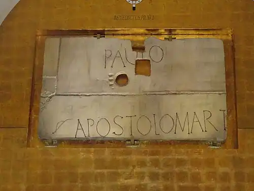 lastra tombale proveniente dalla confessione, ora conservata nella cappella delle reliquie