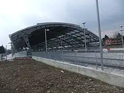 De stationskap op de dag van de opening gezien uit het noordoosten