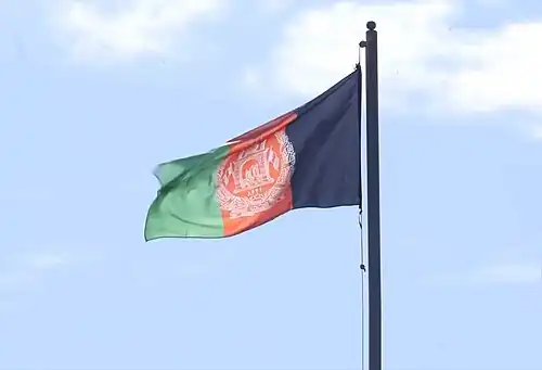 De Afghaanse vlag op het terrein van het presidentieel paleis (2019)