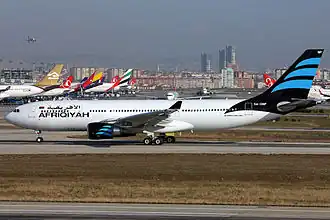 Een Airbus A330 van Afriqiyah Airways in de nieuwe kleurstelling