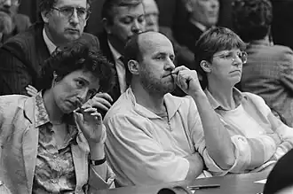 Vertrek uit de Tweede Kamer in 1986; van links naar rechts Ina Brouwer, Marius Ernsting en Evelien Eshuis