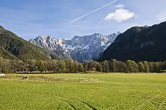 Zicht op de Kamnische Alpen vanuit Zgornje Jezersko