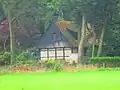 In de vorm van een schaapskooi gebouwd vakantiehuis in opdracht van een Twentse fabrikantenfamilie.
