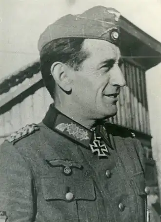 Generaal Muñoz Grandes, commandant van de Blauwe divisie in Duits uniform