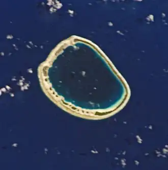 Satellietfoto van het atol Ahunui.