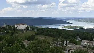 château d'Aiguines en Lac du Sainte-Croix
