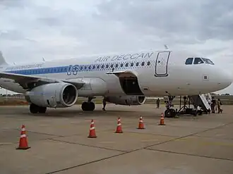 Een van Deccan's Airbus A320 op Madurai airport