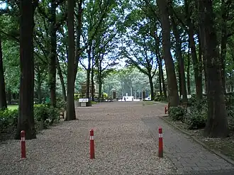 Ingang Airborne War Cemetery aan de Van Limburg Stirumweg