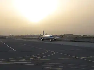 Een Airbus A320-232 van Aegean Airlines, taxiënd na de landing in Iraklion