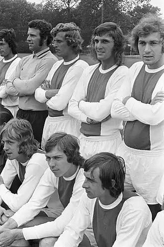 Ajax in het seizoen 1972/73 met Schilcher rechts (staand)