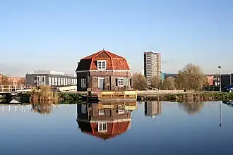 Akermolen aan de Ringvaart van de Haarlemmermeerpolder, met zicht op De Aker (2010).