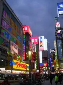 Warenhuizen vol met elektronica.