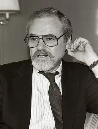 Alan J. Pakula (1990)