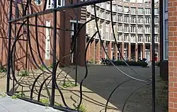 Detail hekwerk Tordoire en arcade