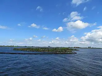 De Aldegaesterbrekken met een door Marrekrite en de provincie herbouwd eilandje