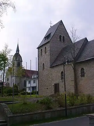 Alfen, oude en nieuwe St. Walburgakerk