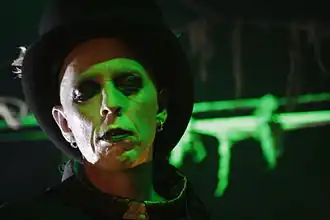 Alien Sex Fiend tijdens een optreden in Parijs (2007)