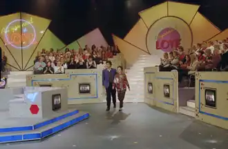 Robert ten Brink komt binnen met een kandidaat (1992)