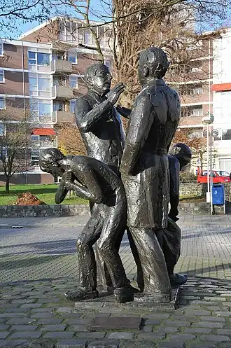 Over de ruggen van vier generaties (1984) Wierdensestraat, Almelo
